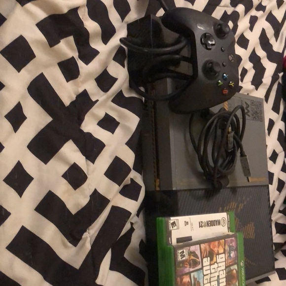 Call of Duty Mod Xbox One X Console - Picture 3 of 4